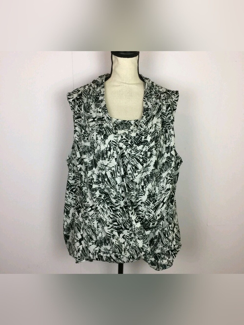 GNW Sleeveless Faux-Wrap Blouse w B&W Abstract Print- NWOT
